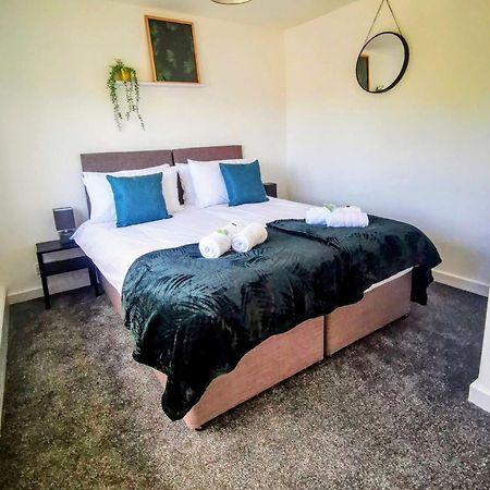 No 7 - Bright, Spacious 3 Bed Home With Parking & Wifi Huyton Eksteriør bilde
