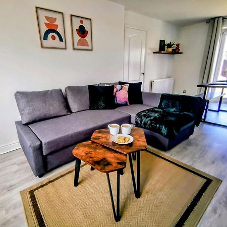 No 7 - Bright, Spacious 3 Bed Home With Parking & Wifi Huyton Eksteriør bilde