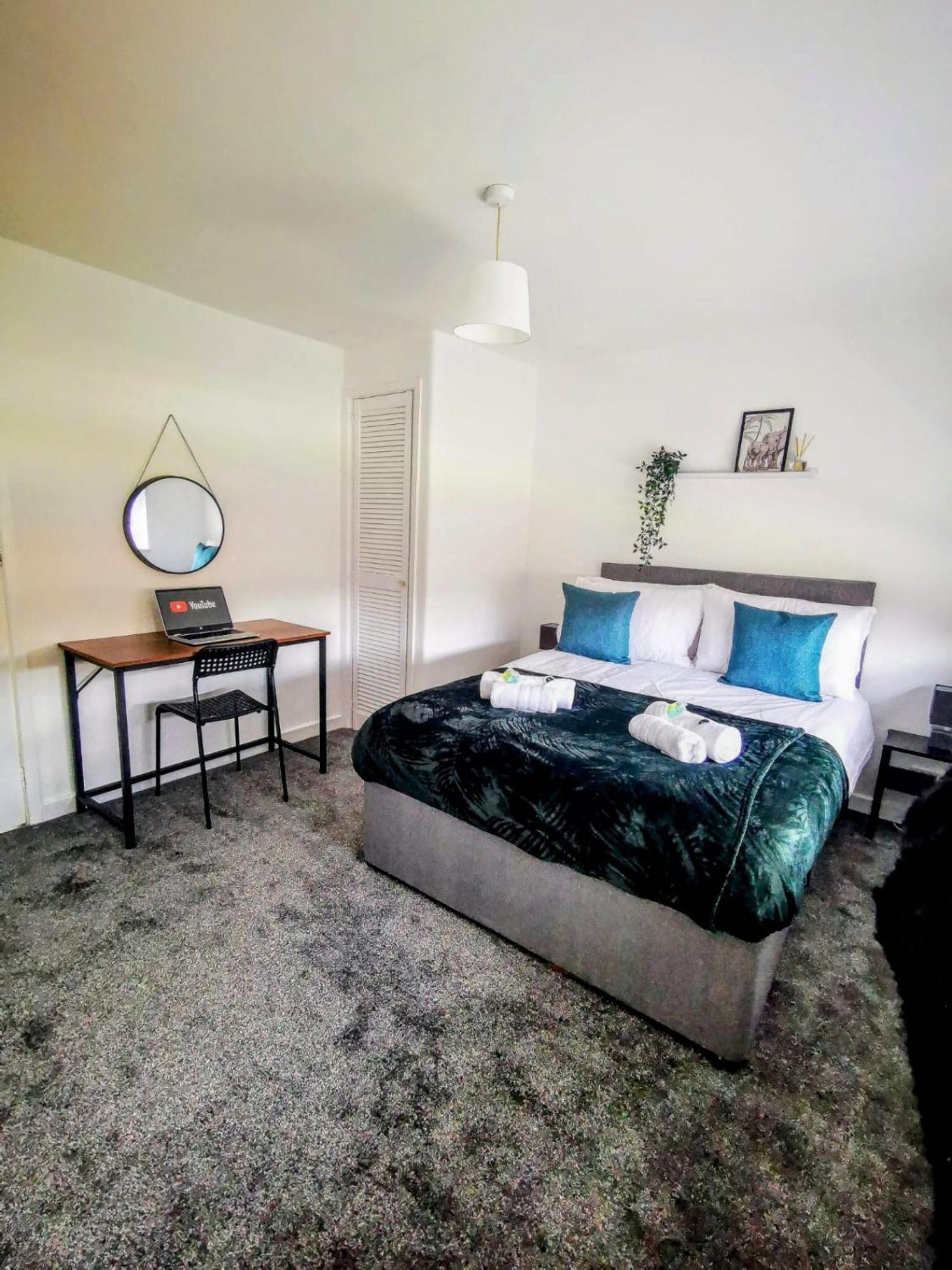 No 7 - Bright, Spacious 3 Bed Home With Parking & Wifi Huyton Eksteriør bilde