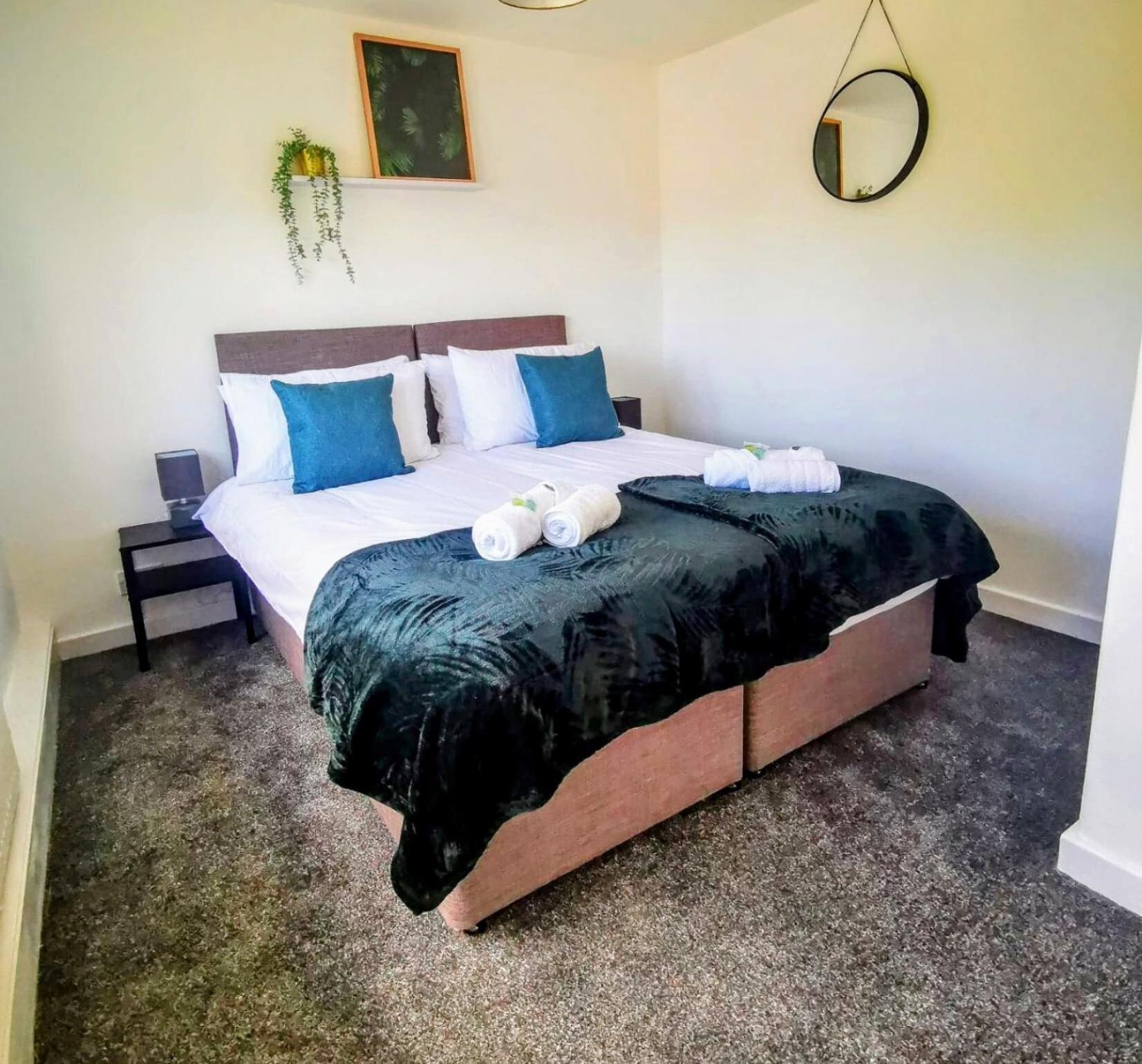 No 7 - Bright, Spacious 3 Bed Home With Parking & Wifi Huyton Eksteriør bilde