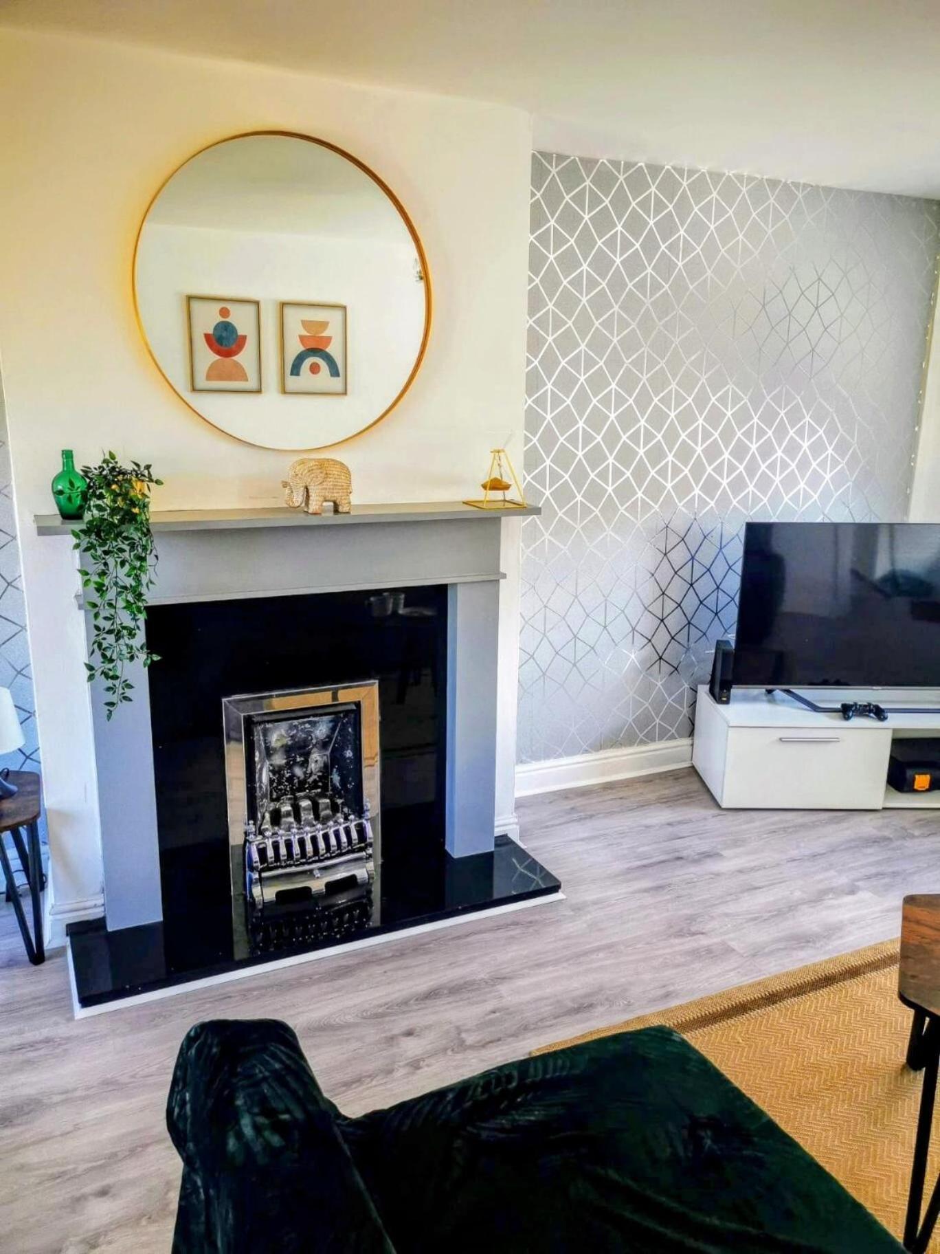 No 7 - Bright, Spacious 3 Bed Home With Parking & Wifi Huyton Eksteriør bilde