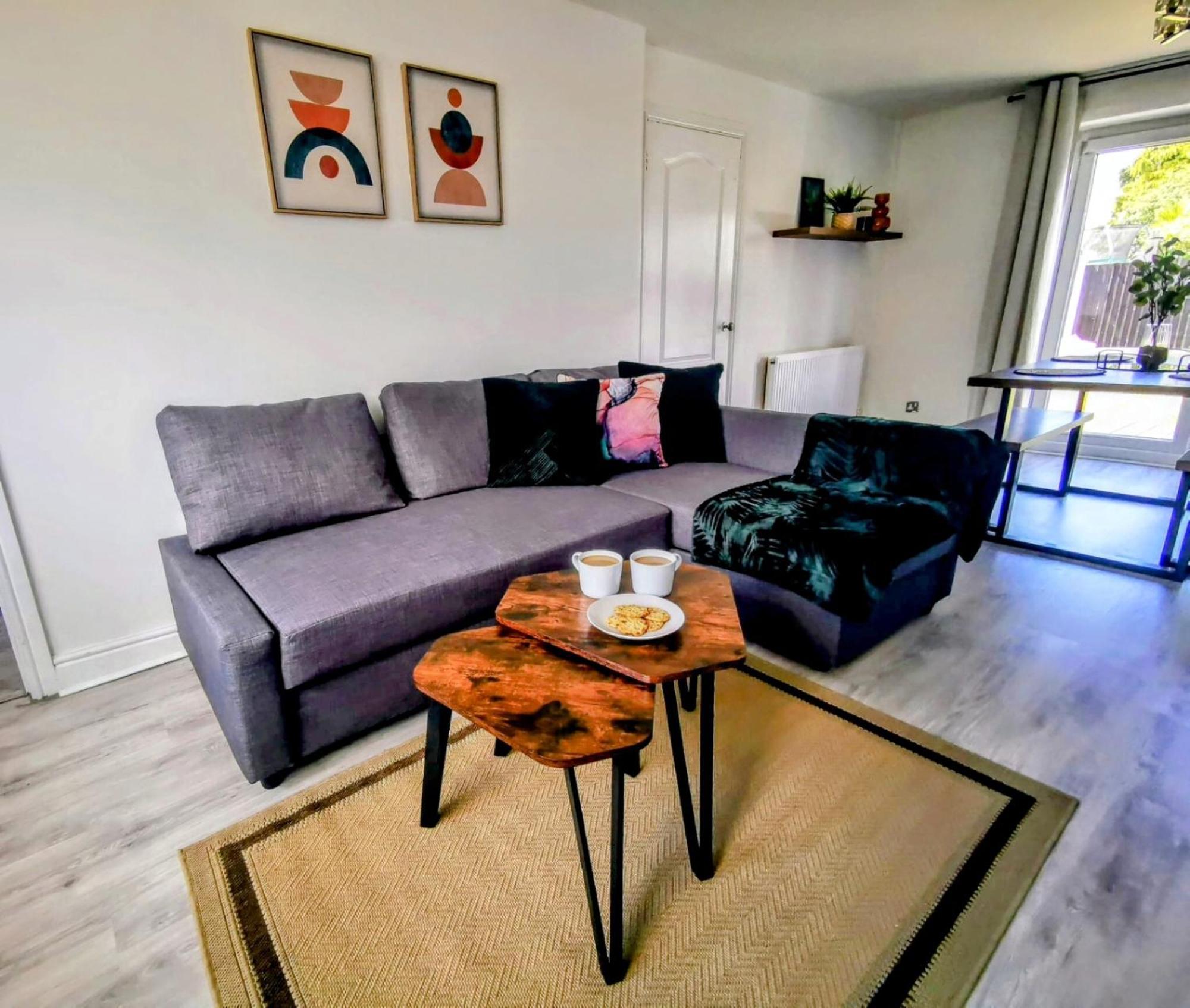 No 7 - Bright, Spacious 3 Bed Home With Parking & Wifi Huyton Eksteriør bilde
