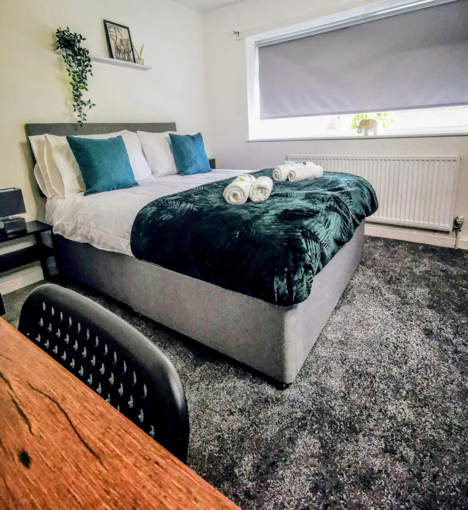 No 7 - Bright, Spacious 3 Bed Home With Parking & Wifi Huyton Eksteriør bilde