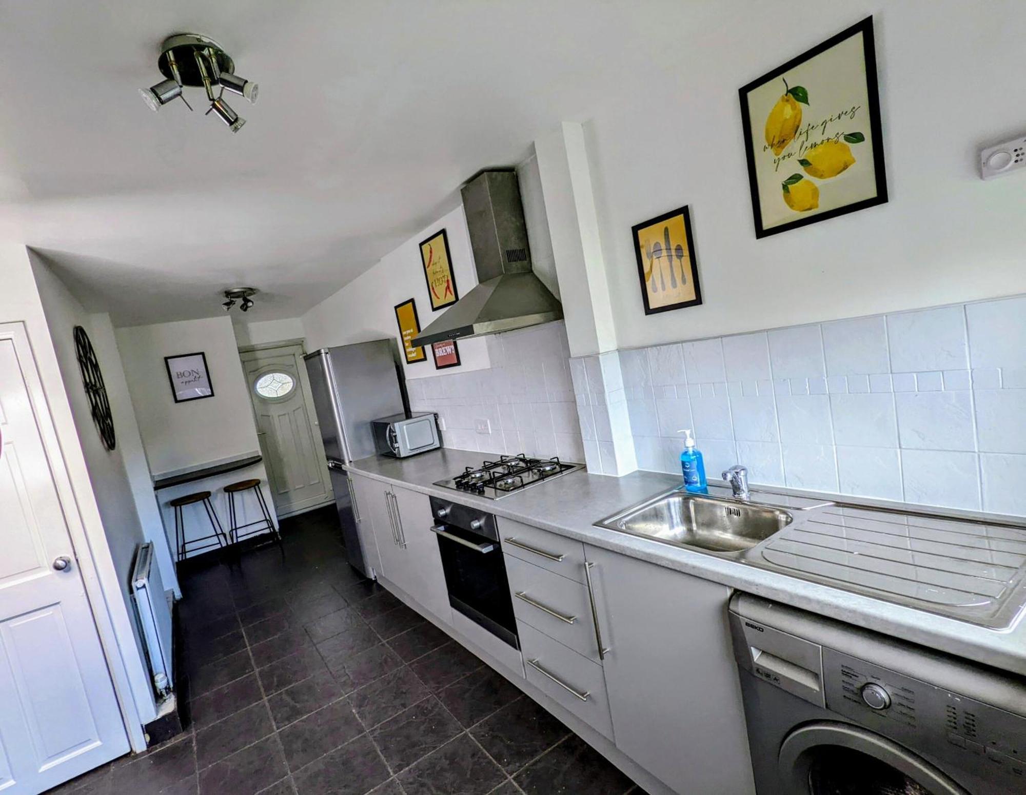 No 7 - Bright, Spacious 3 Bed Home With Parking & Wifi Huyton Eksteriør bilde
